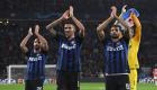 إنتر يواصل التوهج في أبطال أوروبا بفوز صعب أمام آيندهوفن