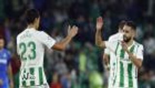 بيتيس يعفي نجميه الجزائريين من الموقعة الأوروبية 