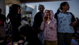 تسارع وتيرة المساعدات الأجنبية للناجين من زلزال إندونيسيا المدمر