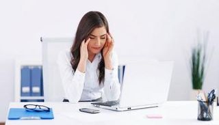 إجهاد العمل يخفض فرص النساء في الإنجاب