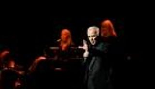 مراسم تكريم وطنية في فرنسا للمغني الراحل شارل أزنافور