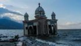 الجوع والسرقة والمرض.. توابع تسونامي إندونيسيا