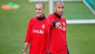 مارتينيز يستبعد تعاقد أستون فيلا مع تييري هنري