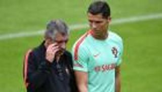 مدرب البرتغال يوضح سبب استبعاد رونالدو 