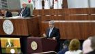 رئيس وزراء الجزائر: خلاف رئيس البرلمان والنواب لا يستدعي حل المجلس