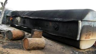 شاحنة نقل الوقود بعد الحادث 