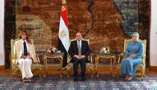 الرئيس المصري وقرينته يستقبلان ميلانيا ترامب