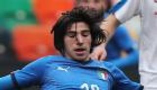 تشيلسي يستهدف "بيرلو الجديد" بأمر ساري