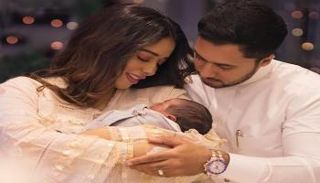 صورة تجمع الفنانة بلقيس بزوجها وابنها