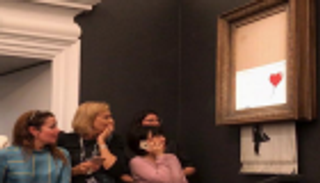 لوحة للفنان بانكسي تمزق نفسها فور بيعها في مزاد