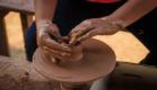 صناعة الفخار في الأردن.. ملاذ الباحثين عن الراحة والهدوء