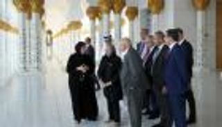 رئيسة مالطا تزور جامع الشيخ زايد الكبير في أبوظبي