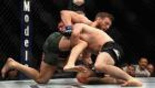الفوضى تعم نزال UFC بين نورماجوميدوف ومكجريجور