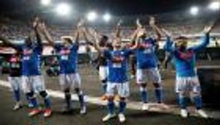 نابولي يتغلب على ساسولو ويتمسك بوصافة الكالتشيو