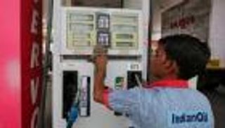 النفط يهبط 1% بداية تعاملات الأسبوع