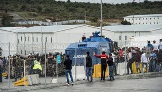 احتجاجات عمال أتراك بموقع بناء مطار إسطنبول الجديد - رويترز