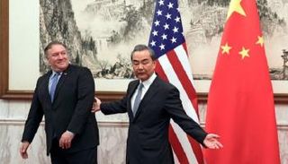 وزير الخارجية الصيني مع نظيره الأمريكي - رويترز