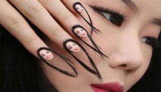خصلات الشعر أحدث صيحات طلاء الأظافر
