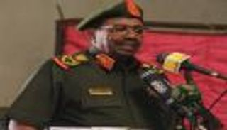 البشير يتعهد بعدم التهاون مع المتلاعبين بقوت الشعب