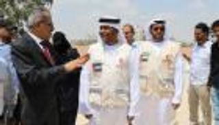 الهلال الأحمر الإماراتي يمول مشروع الزي والحقيبة المدرسية باليمن