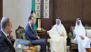 الدكتور عبداللطيف بن راشد الزياني وجيفري ادجار