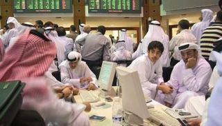 متعاملون في سوق دبي المالي ..أرشيف