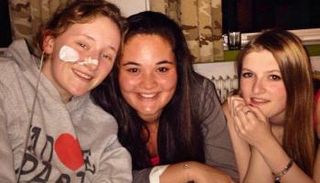 الفتاة المصابة بمرض مجهول كيلي بيكرز