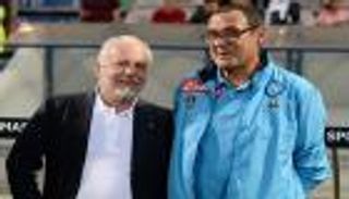 رئيس نابولي يتهم ساري بالجشع