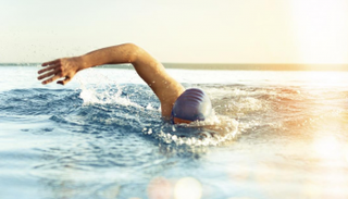 السباحة تعالجك بدنيا ونفسيا