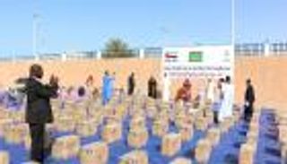 سفارة الإمارات تشرف على توزيع مساعدات للأسر الفقيرة في موريتانيا