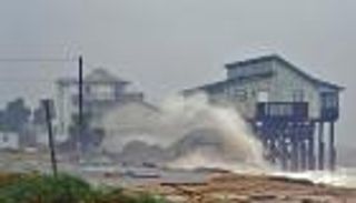 الإعصار مايكل يقتل أمريكيا في فلوريدا.. ويتحول إلى عاصفة مدارية