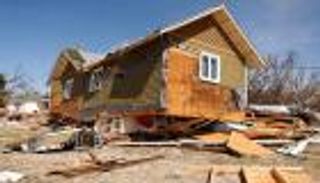 الإعصار مايكل.. 5 قتلى وتسوية منازل بالأرض في فلوريدا