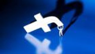 فيسبوك يغلق مئات الحسابات المزيفة قبيل انتخابات نوفمبر الأمريكية