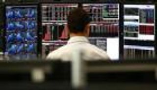 أسهم أوروبا تختتم تعاملات الأسبوع على انخفاض وسط مخاوف تجارية