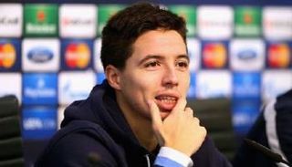 سمير نصري لاعب أرسنال الأسبق