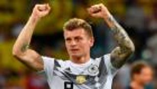 كروس يطمئن جماهير ريال مدريد من معسكر ألمانيا