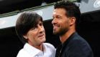 مدرب ألمانيا يرفض التورط في حرب مع بالاك