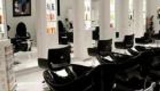 بالفيديو.. وفاة لص أثناء سرقة صالون حلاقة بمصر