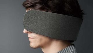 "Wear Space".. ابتكار ياباني يعزلك عن الضوضاء المحيطة