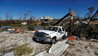 الإعصار مايكل يخلف أضرارا كبيرة في بلدة مكسيكو بيتش