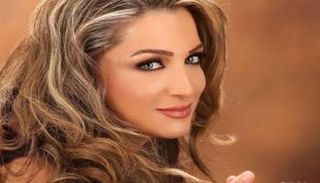 المغنية اللبنانية سمية بعلبكي