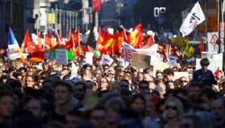 الألمان يحتجون على عنصرية اليمين المتطرف - رويترز