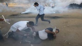 جانب من المواجهات بين الفلسطينيين وقوات الاحتلال - رويترز