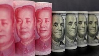 عملات من الدولار واليوان الصيني - رويترز