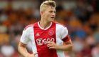 ظهير أياكس يلمح إلى ناديه الحلم