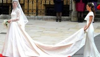 هل أليكسندر ماكوين المصمم المفضل لإطلالات دوقة كامبريدج كيت ميدلتون؟