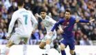 من بيليه إلى رونالدو.. رسام بريطاني يخلد نجوم كرة القدم بريشته في كتاب