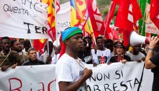 وقفة تضامنية مع عمدة بلدة رياس المحتجز تحت الإقامة الجبرية