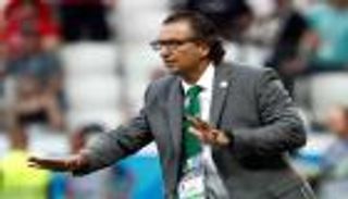 بيتزي يرد على معاناة المنتخب السعودي من مشكلة هجومية