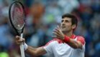 ديوكوفيتش يتخطى فيدرر ويطارد نادال على عرش التنس